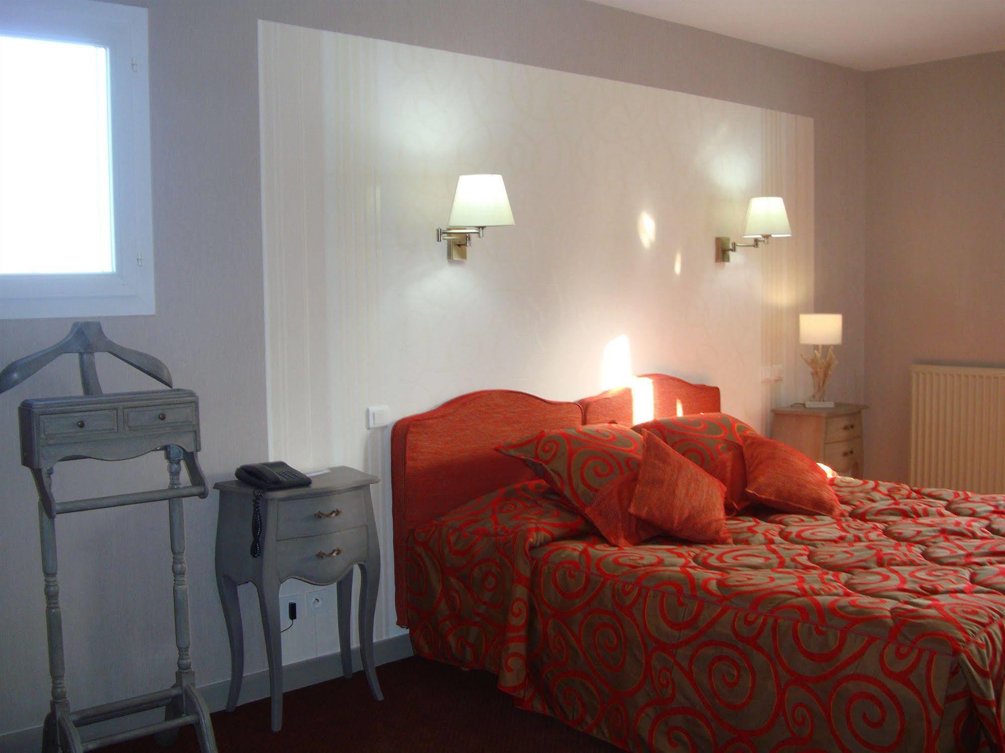Hotel Le Gue Du Holme Saint-Quentin-sur-le-Homme Exteriör bild