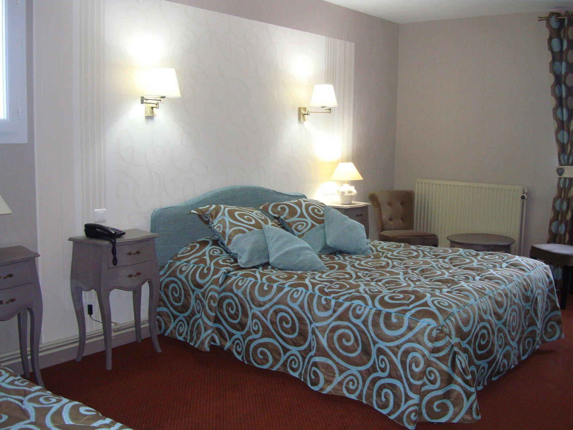 Hotel Le Gue Du Holme Saint-Quentin-sur-le-Homme Exteriör bild