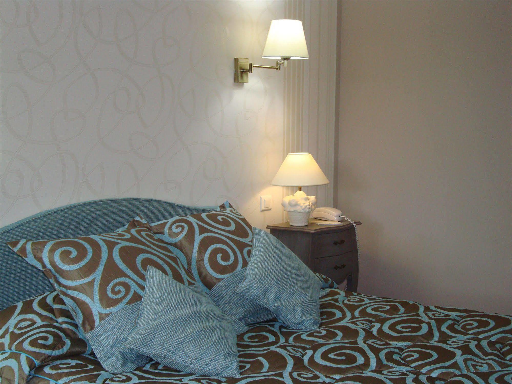 Hotel Le Gue Du Holme Saint-Quentin-sur-le-Homme Exteriör bild