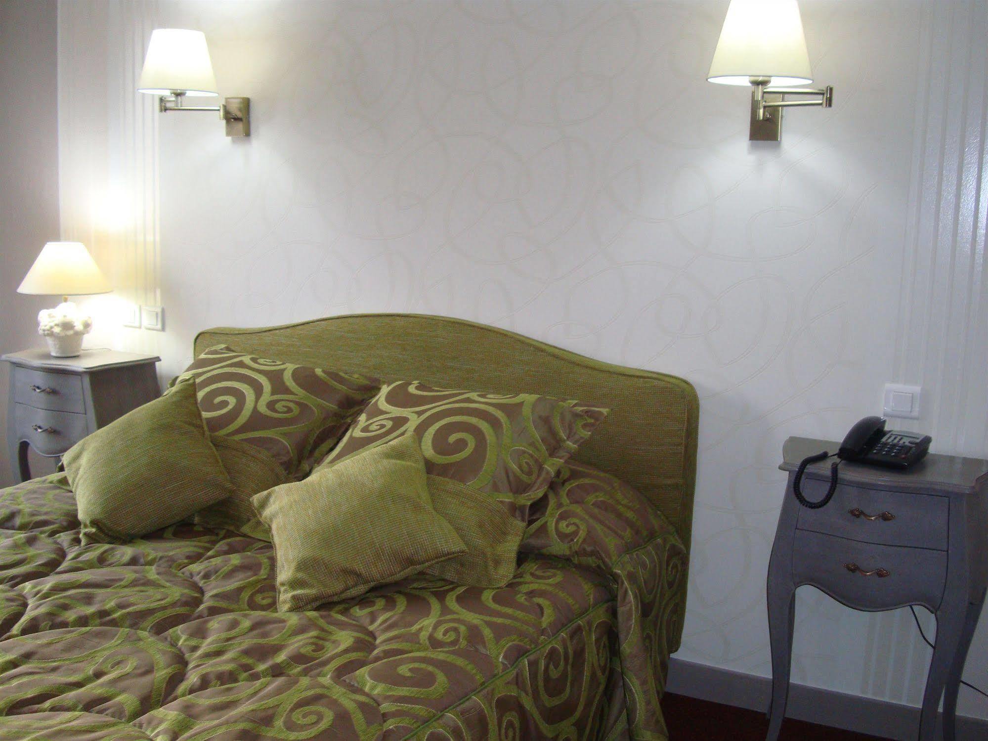 Hotel Le Gue Du Holme Saint-Quentin-sur-le-Homme Exteriör bild