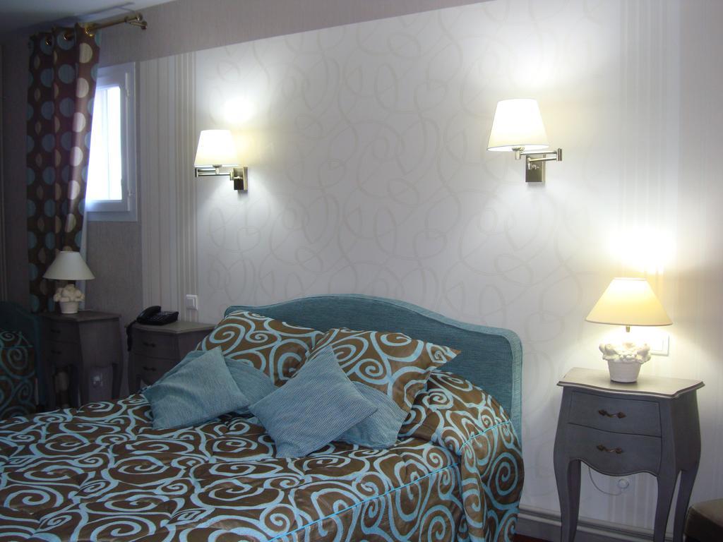 Hotel Le Gue Du Holme Saint-Quentin-sur-le-Homme Rum bild